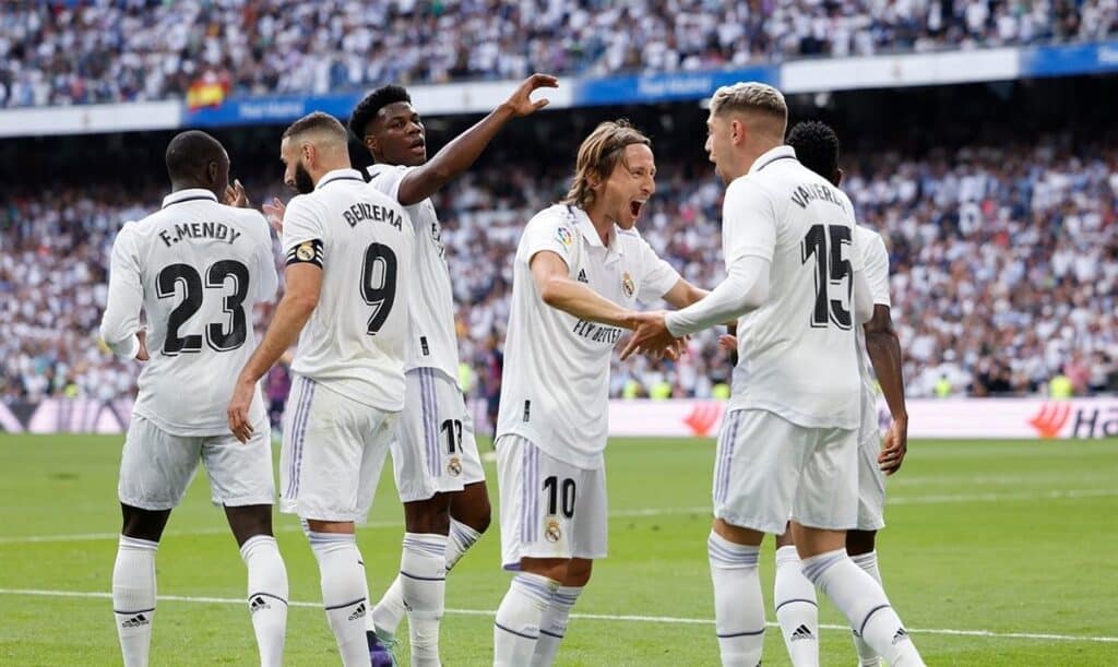 Time do Real Madrid reunido em campo
